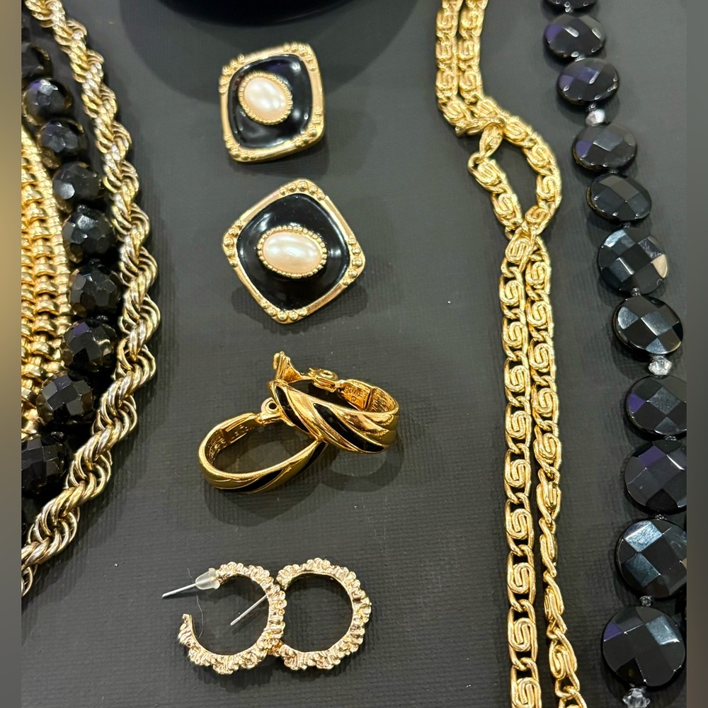 Vintage Jewelry Lot Black & Gold Statement Necklace Earrings Bracelets Chains - Picture 2 of 9